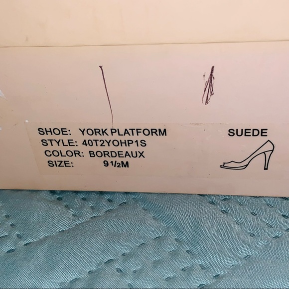 MICHAEL MICHAEL KORS York Suede Platform Pumps - Picture 10 of 10